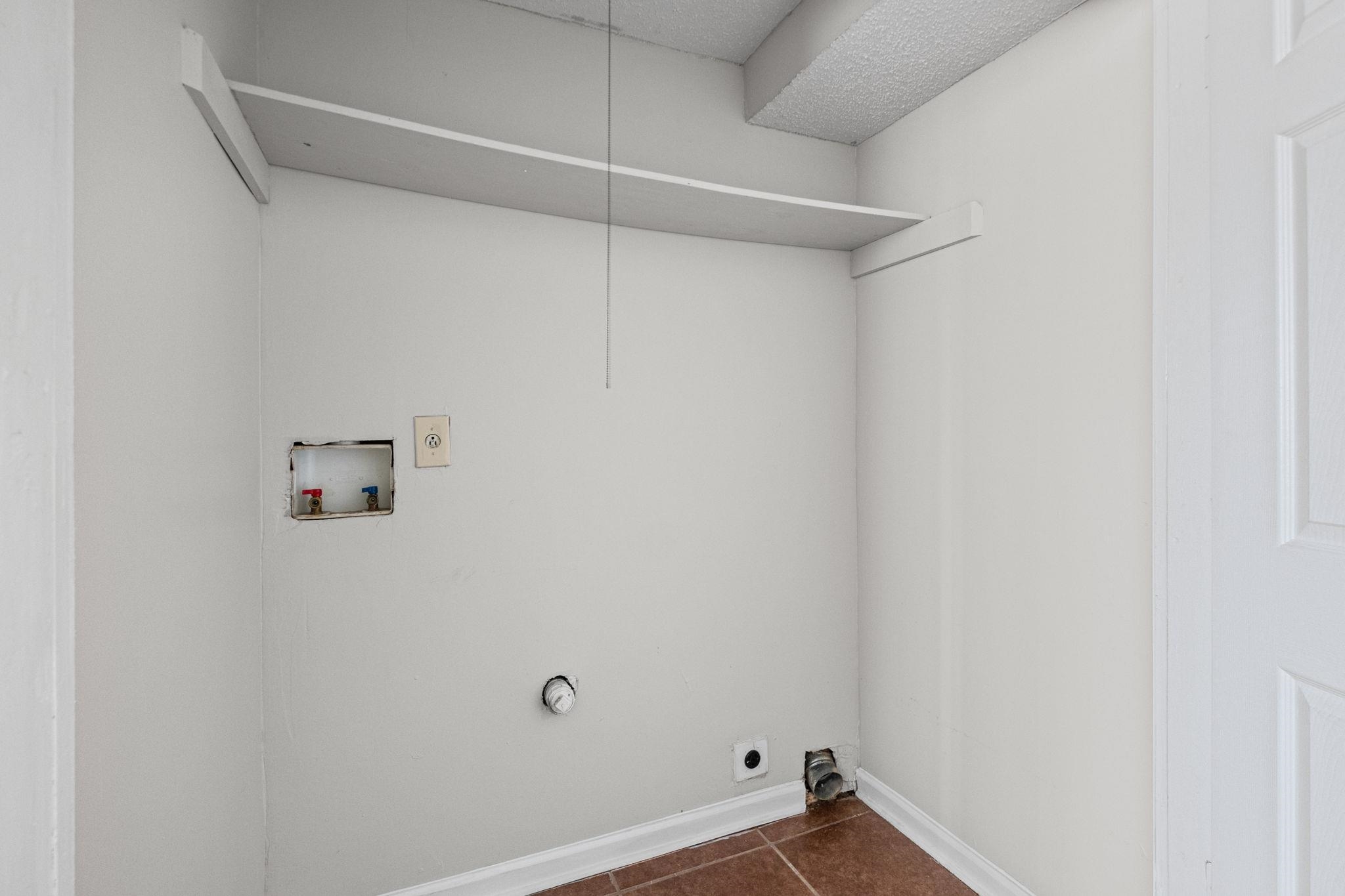 3580 Ramill Road Memphis, TN 38128 - Photo 19 of 24 Laundry area featuring washer hookup, dark tile patterned flooring, and hookup for a gas dryer
