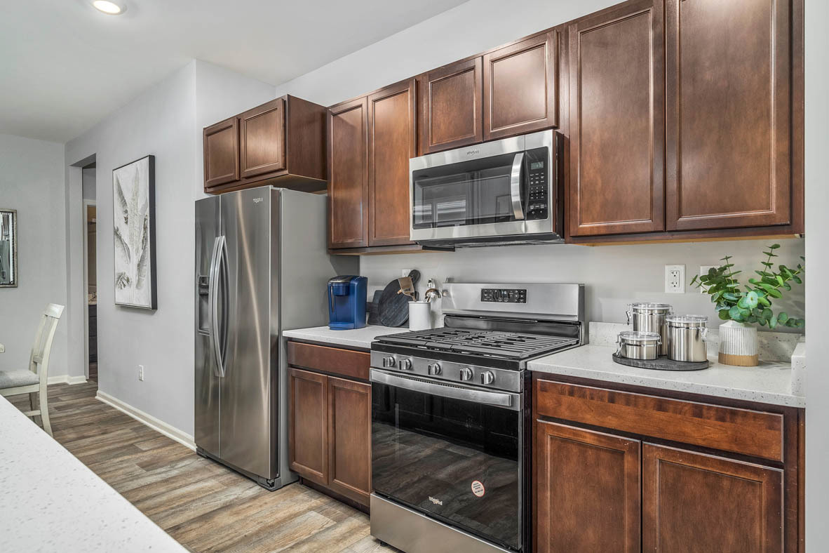 890 Eineke Boulevard Algonquin, IL 60102 - Photo 9 of 27 a kitchen with a sink stove and refrigerator