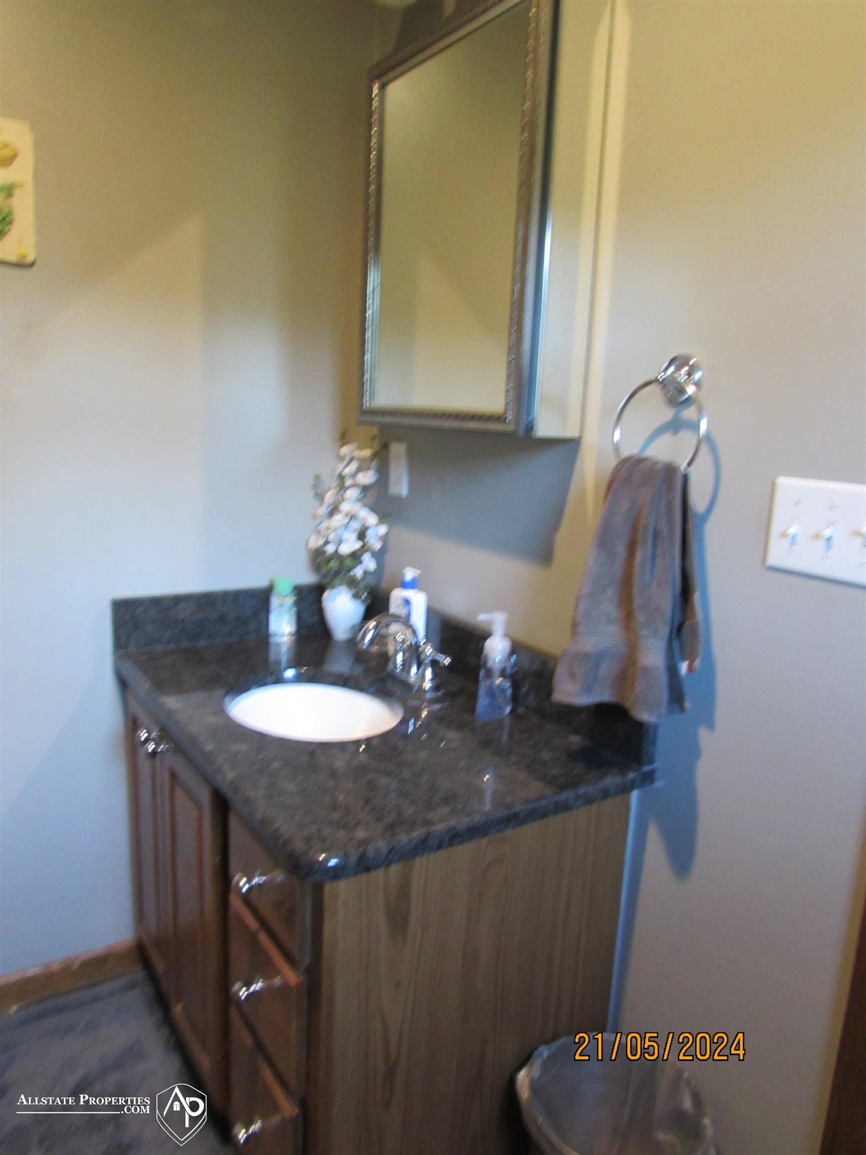 8025 East Potter Road Davison, MI 48423 - Photo 22 of 34 50142676-85ce30f1-17ff-4057-9543-981c8d13e82f.JPG