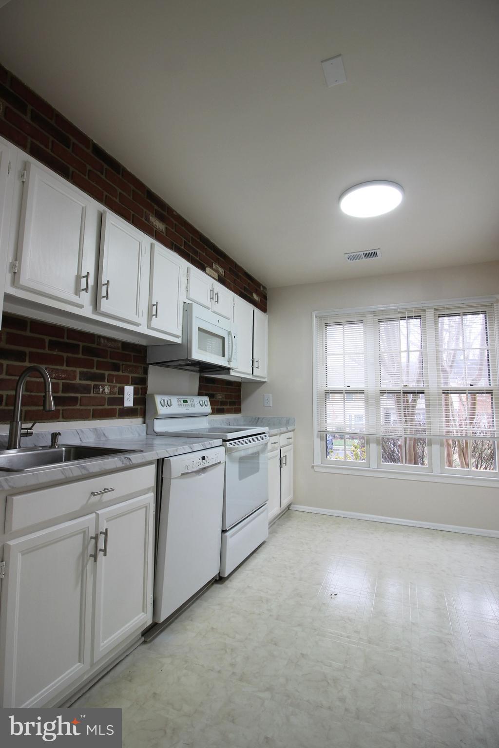 7765 Brandeis Way Springfield, VA 22153 - Photo 8 of 38