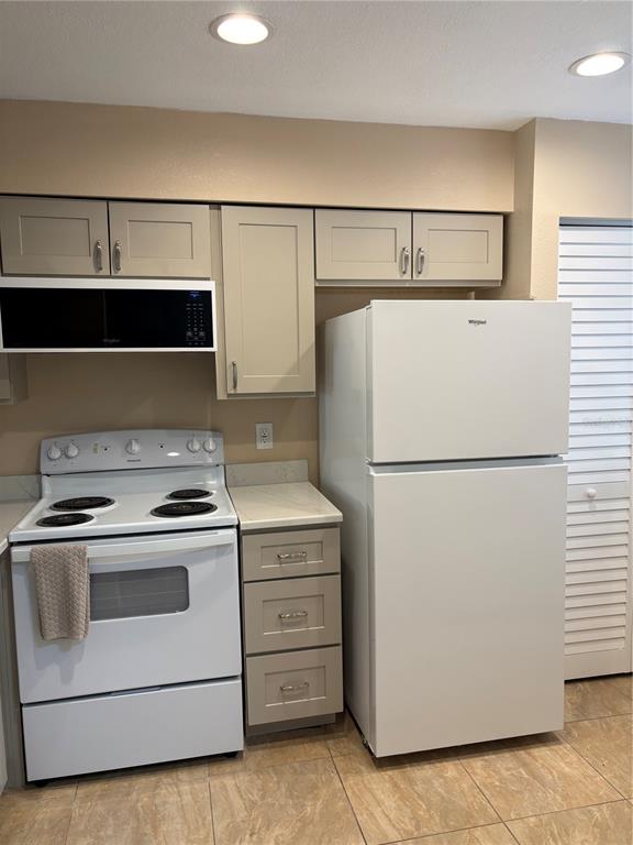 13250 Ridge Road, Unit 16 Largo, FL 33778 - Photo 4 of 28 a stove top oven sitting inside of a kitchen