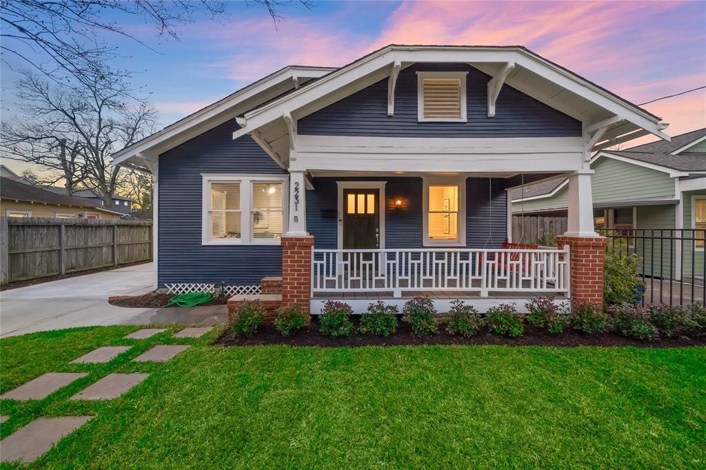 2231 Singleton Street Houston, TX 77008 - Photo 1 of 28