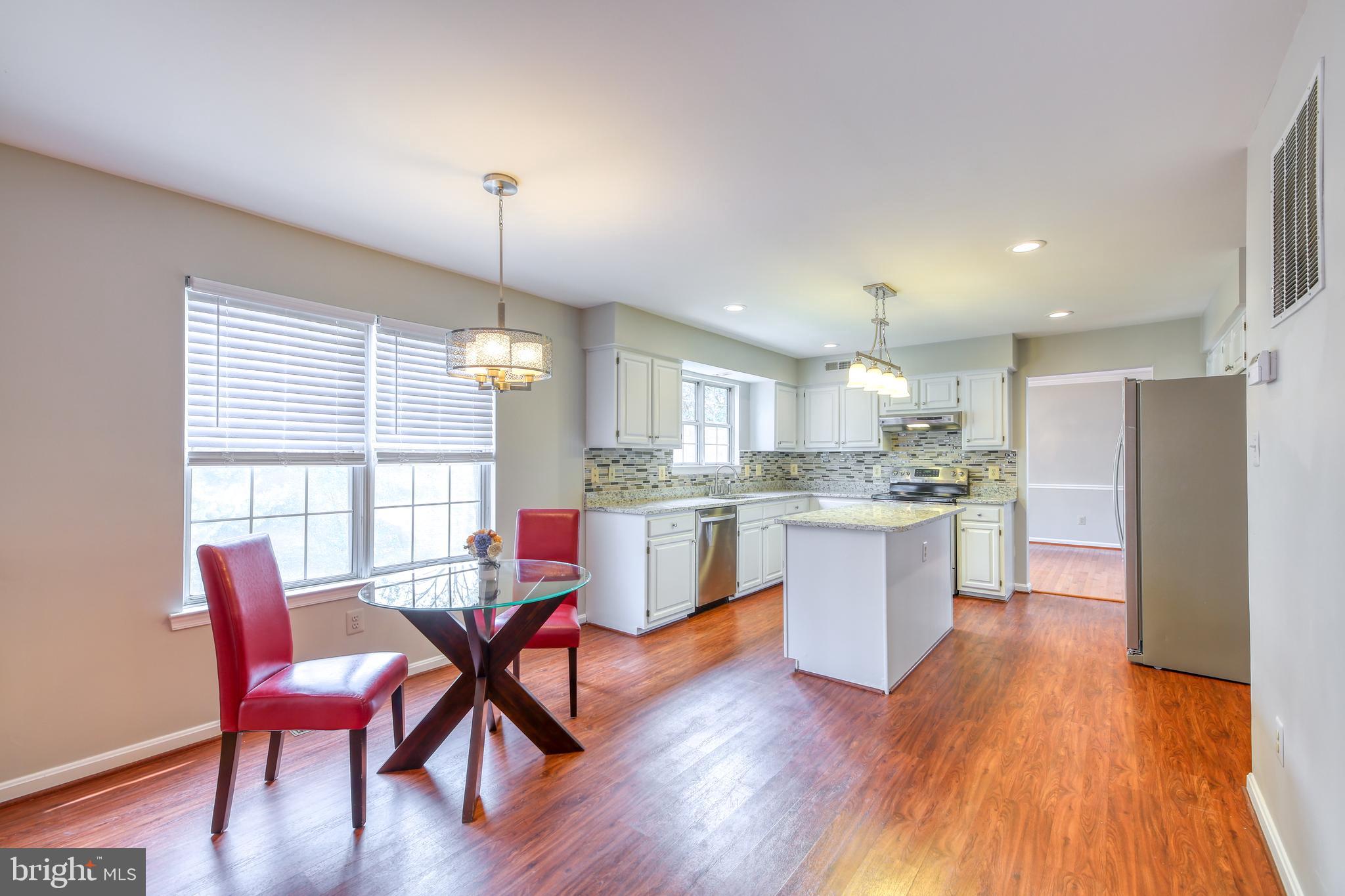 21316 Mirror Ridge Place Sterling, VA 20164 - Photo 12 of 30 Eat-in Kitchen