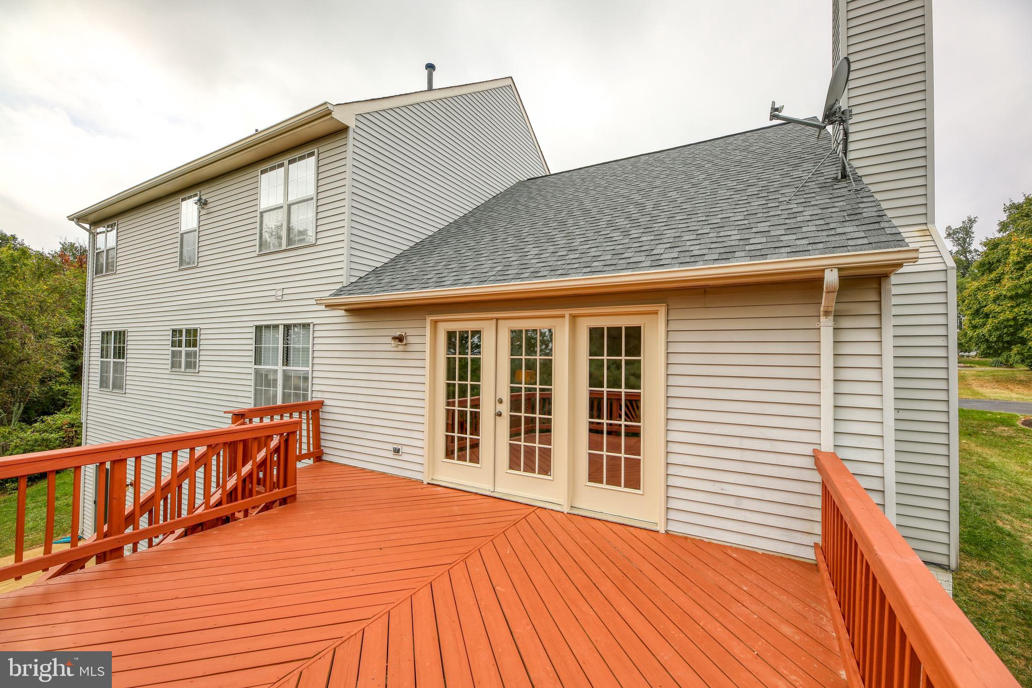 21316 Mirror Ridge Place Sterling, VA 20164 - Photo 3 of 30 Exterior - Rear Deck