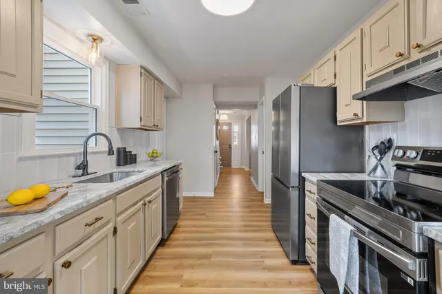 an empty room with an entryway