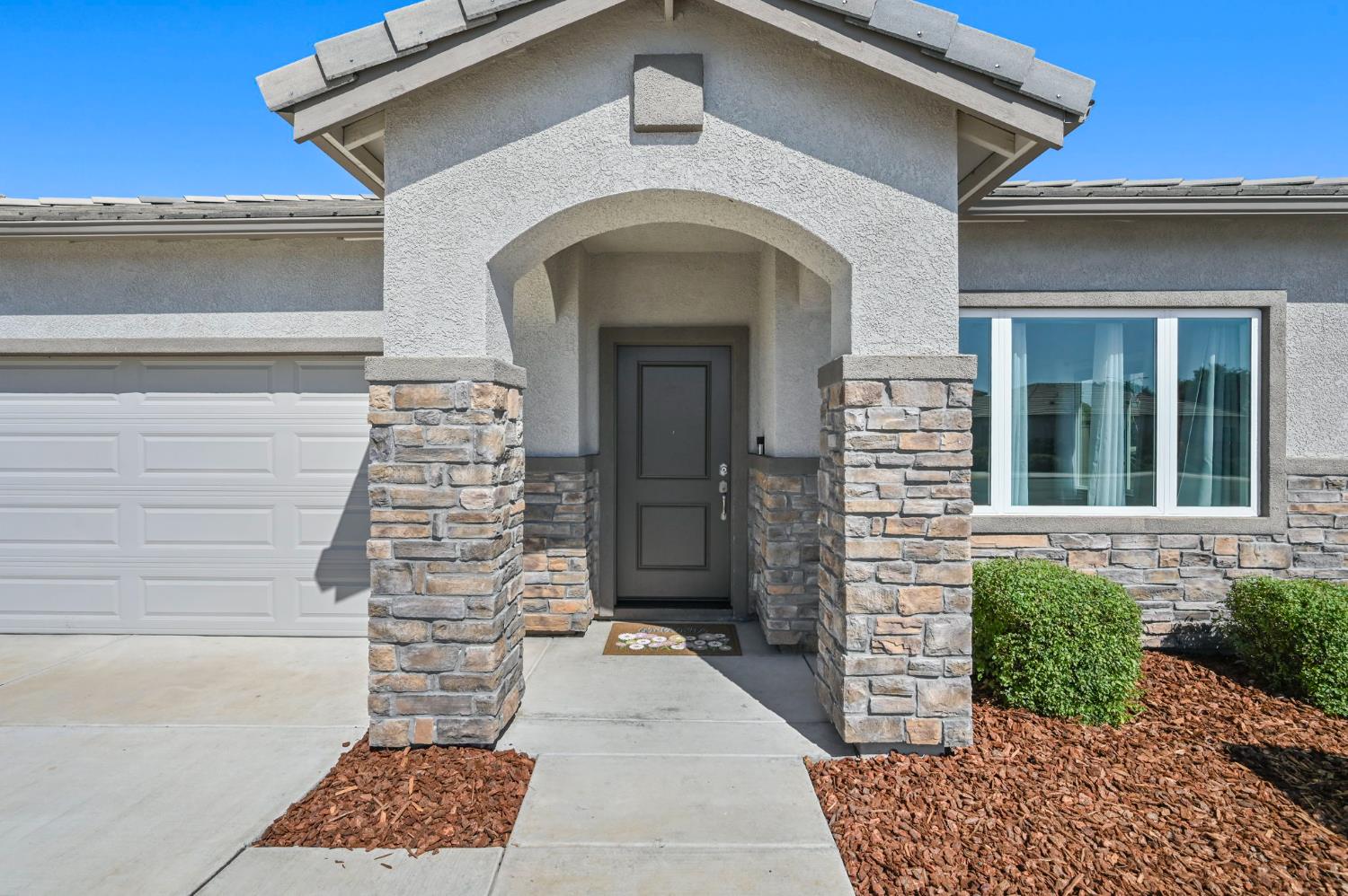 1500 Lahonton Way Ione, CA 95640 - Photo 7 of 52 a front view of a house