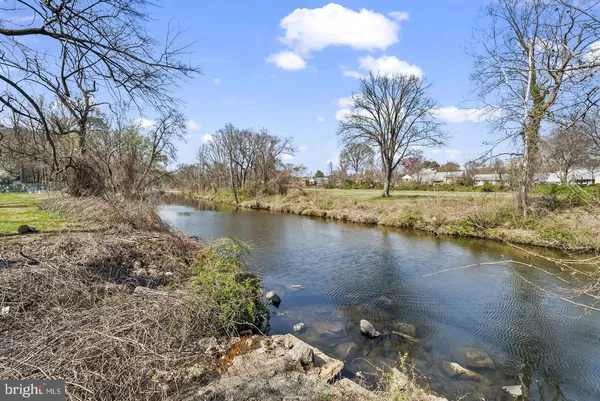 $1,598 | 5340 Holmes Run Parkway, Unit 216, Alexandria, VA 22304