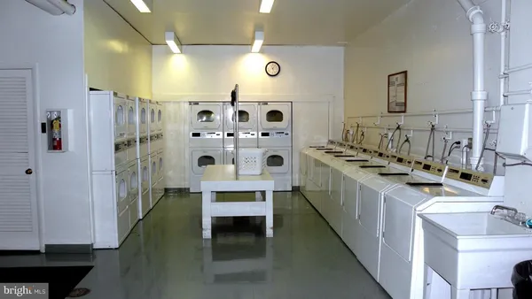 $1,598 | 5340 Holmes Run Parkway, Unit 216, Alexandria, VA 22304