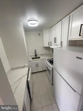 $1,598 | 5340 Holmes Run Parkway, Unit 216, Alexandria, VA 22304