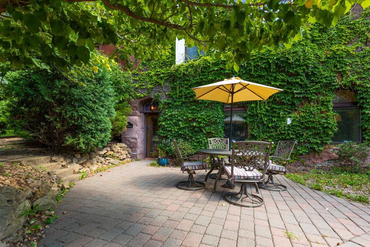 307 Ridgewood Avenue, Unit 4 Minneapolis, MN 55403 - Photo 3 of 24 Gallery Image 3