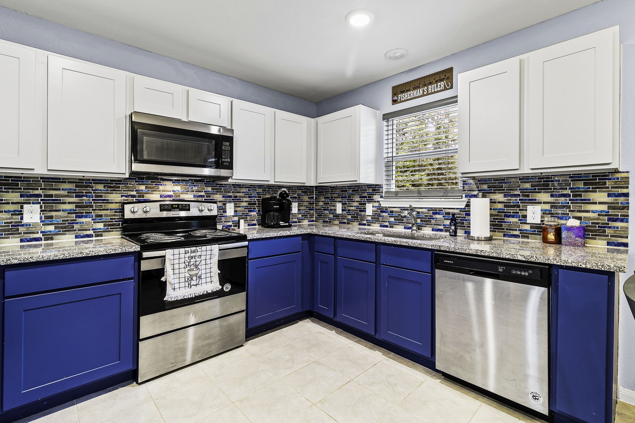 155 Cherry Tree Livingston, TX 77351 - Photo 5 of 30 a kitchen with stainless steel appliances granite countertop a stove a sink dishwasher and a microwave oven on the kitchen countertops