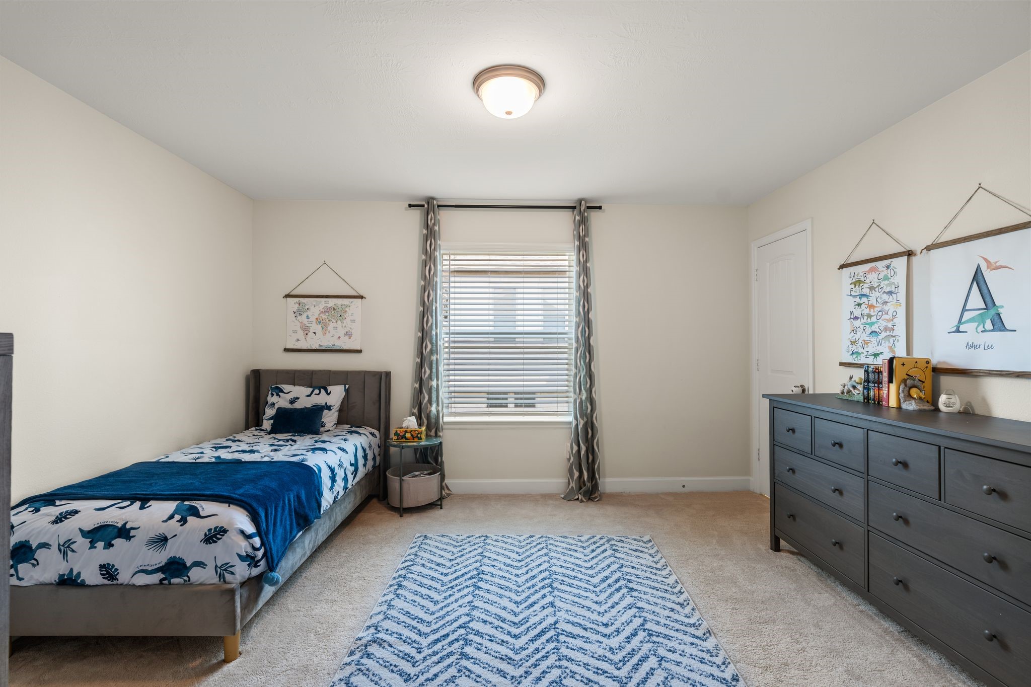 5230 Darling Street Houston, TX 77007 - Photo 29 of 34 One of the two secondary bedrooms on the second floor.