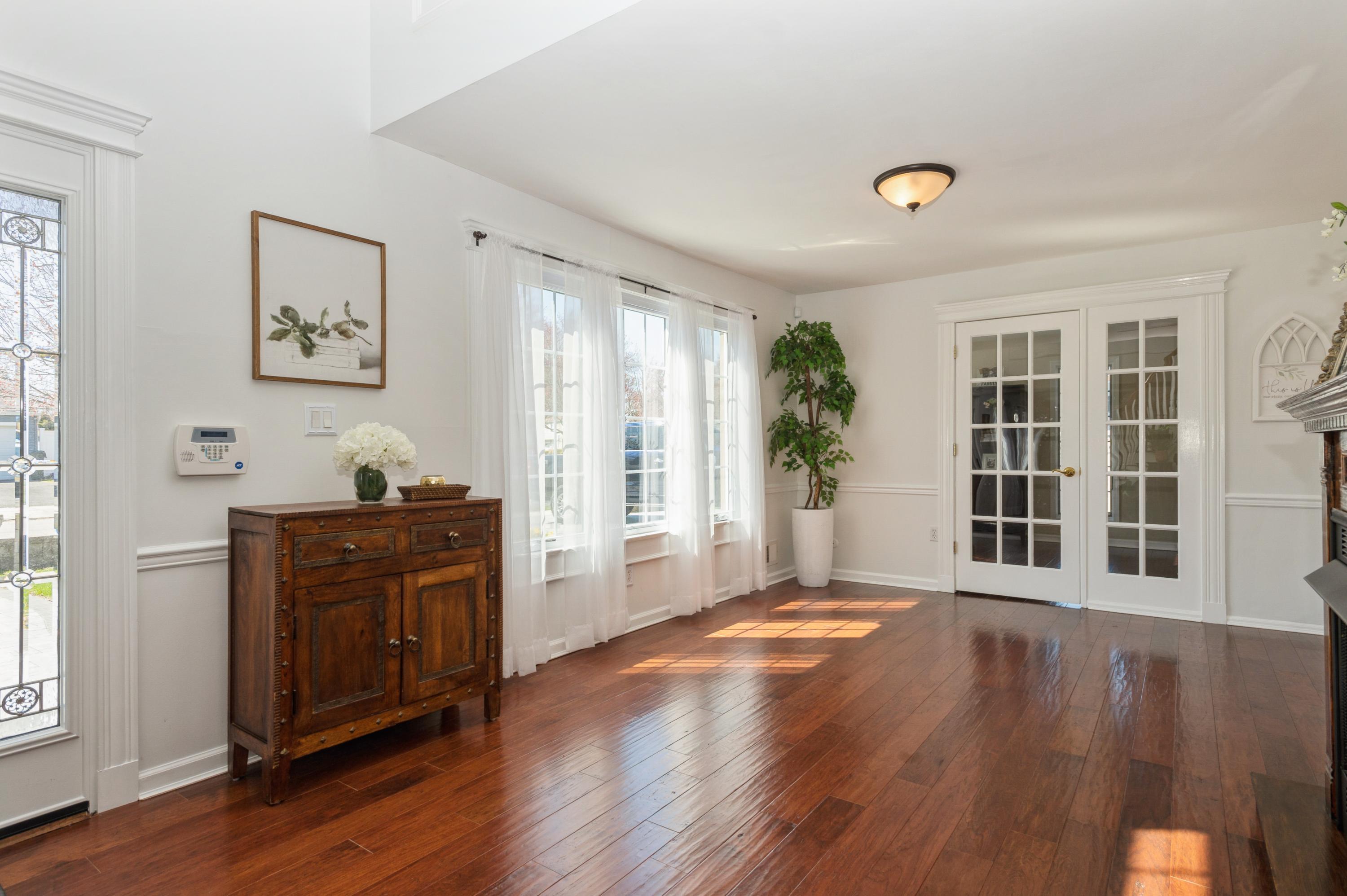 12 Rothbard Road Hazlet, NJ 07730 - Photo 3 of 35 03_12RothbardRd_32001_Foyer_HiRes