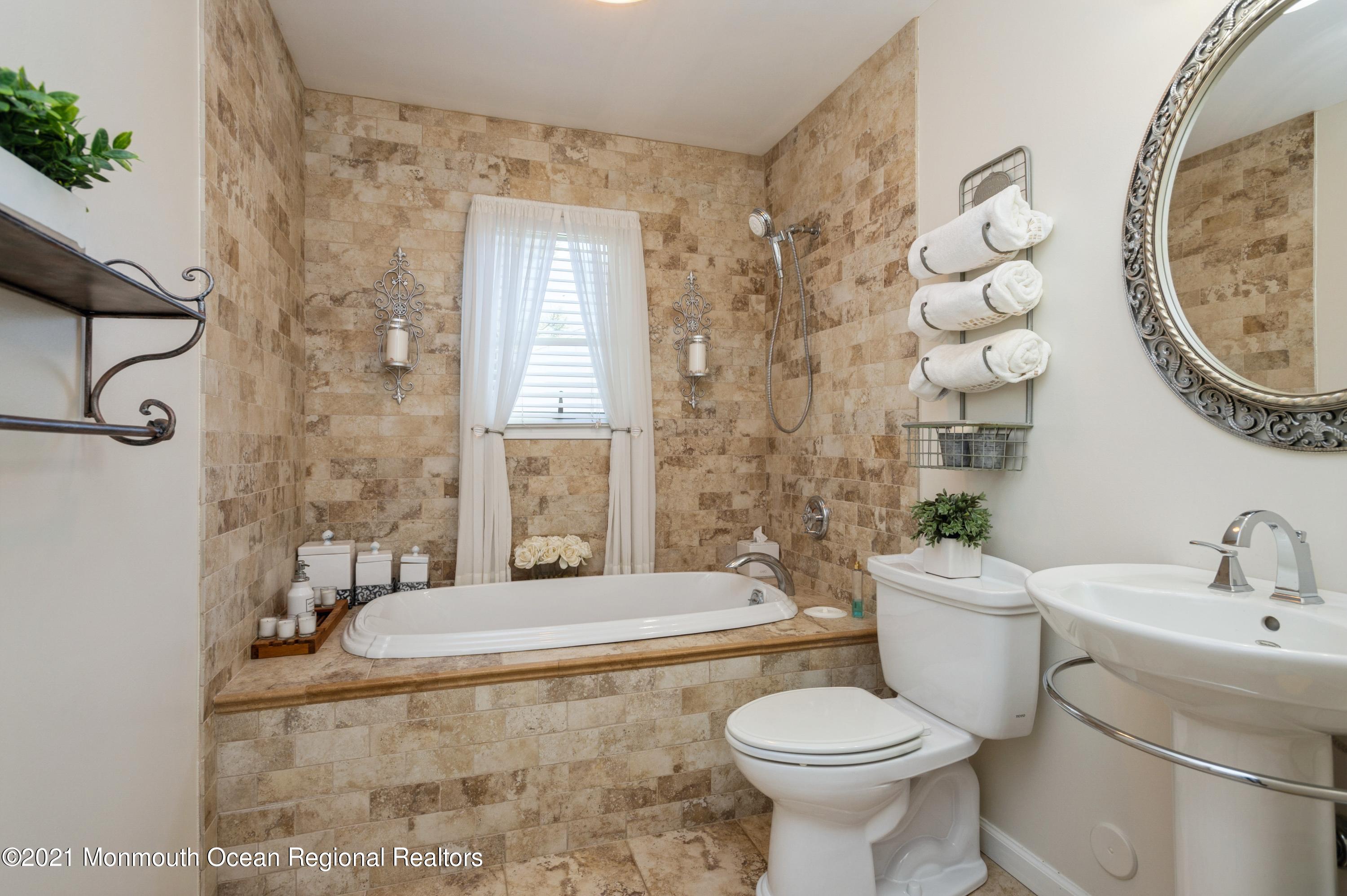 12 Rothbard Road Hazlet, NJ 07730 - Photo 22 of 35 28_12RothbardRd_9_2ndBathroom_HiRes