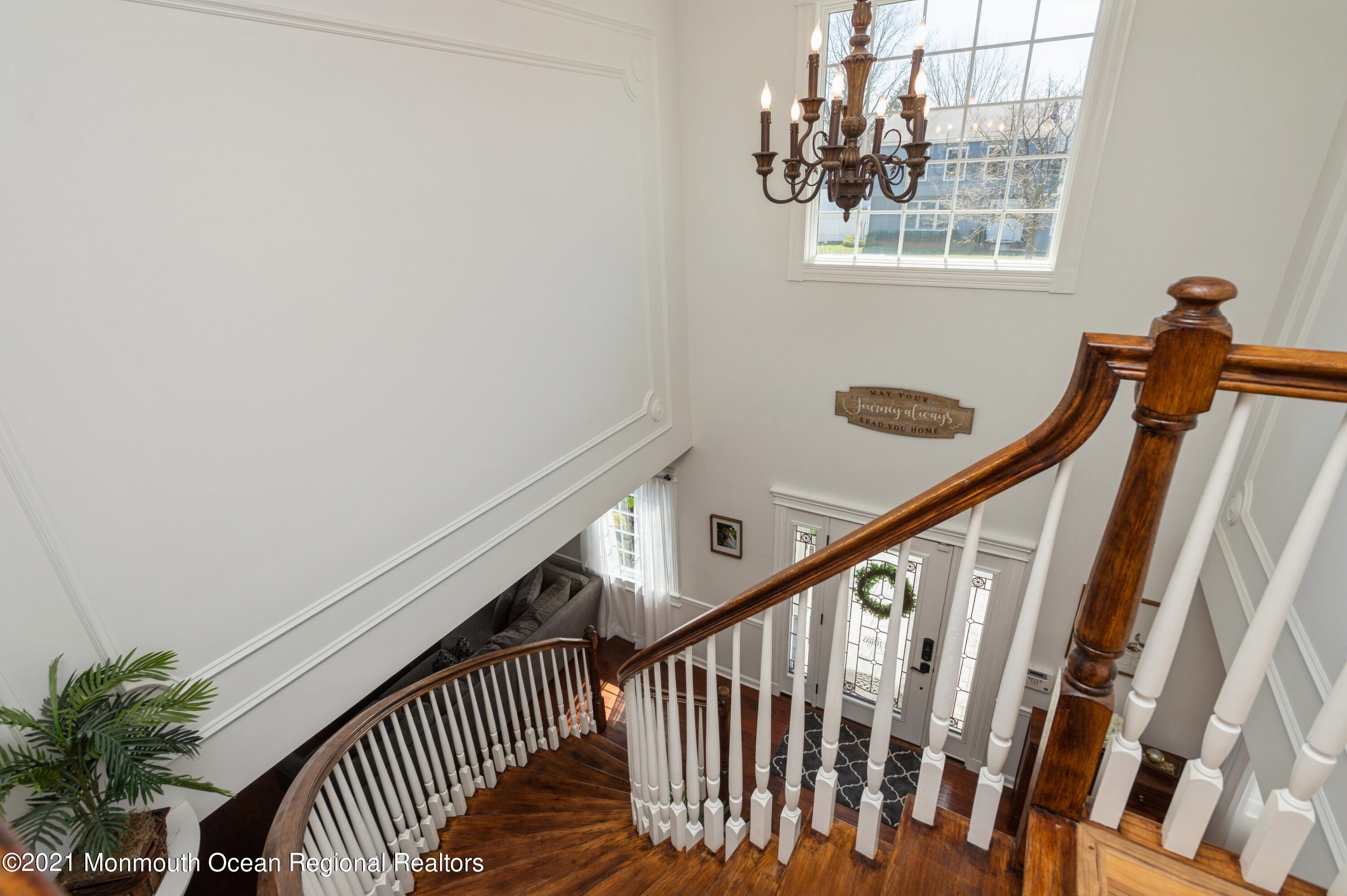 12 Rothbard Road Hazlet, NJ 07730 - Photo 23 of 35 23_12RothbardRd_168_PrimaryBathroom_HiRe