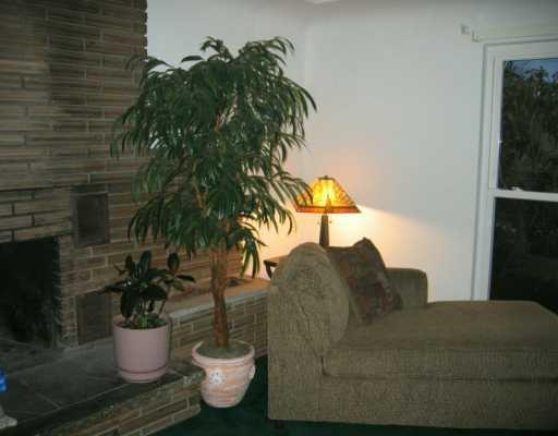 6127 Rittman Road Gibsonia, PA 15044 - Photo 5 of 8 Living Room.