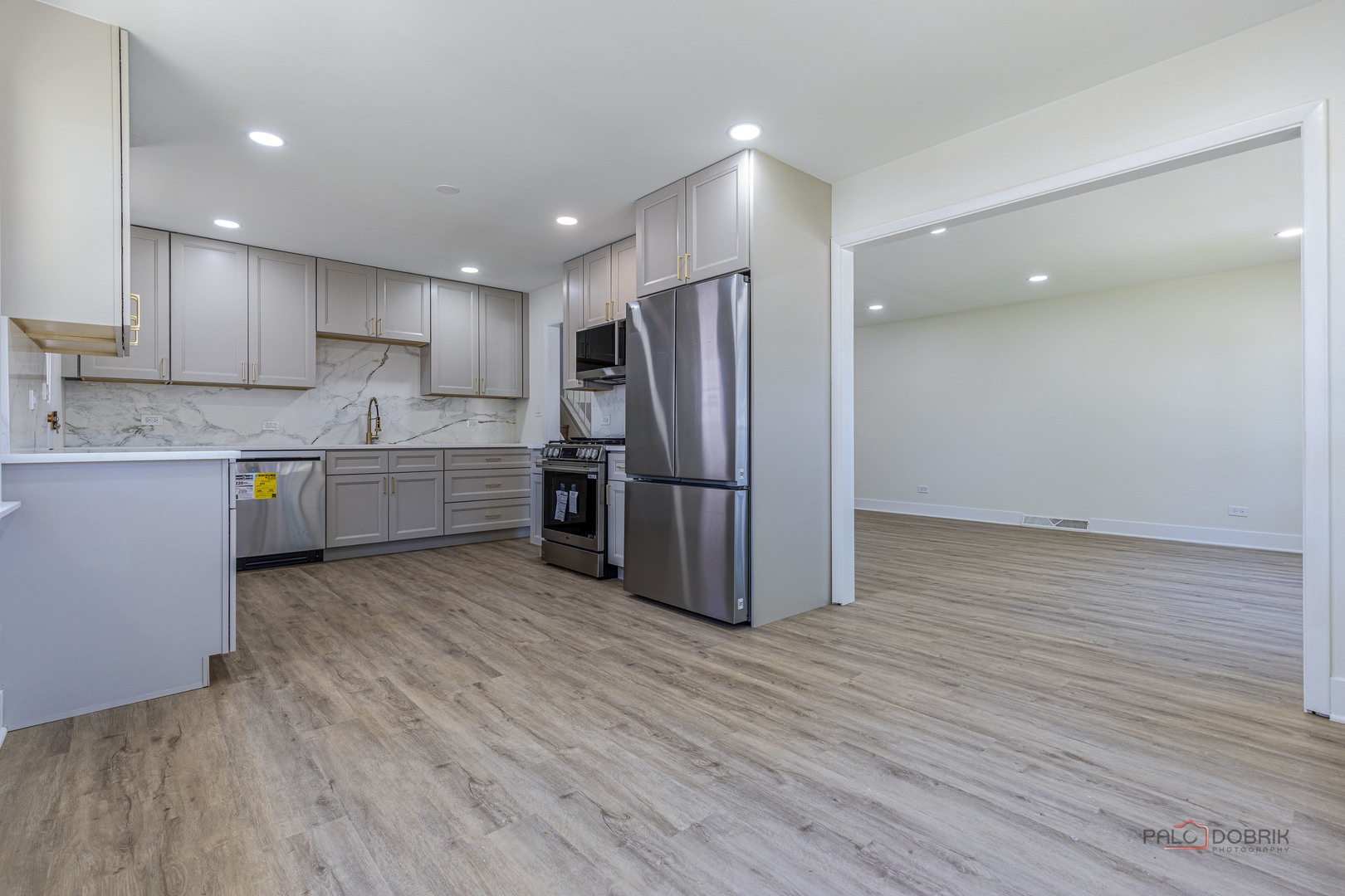 308 Wheeling Avenue Wheeling, IL 60090 - Photo 8 of 20