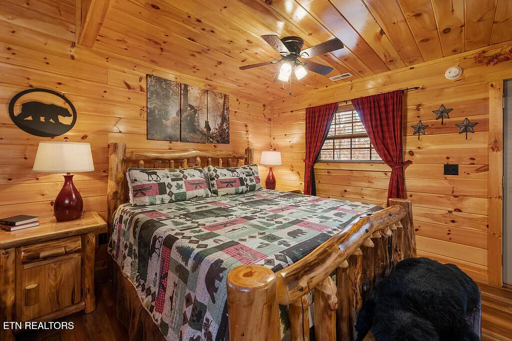 1930 Kinfolks Ridge Way Pigeon Forge, TN 37876 - Photo 11 of 24 Bed