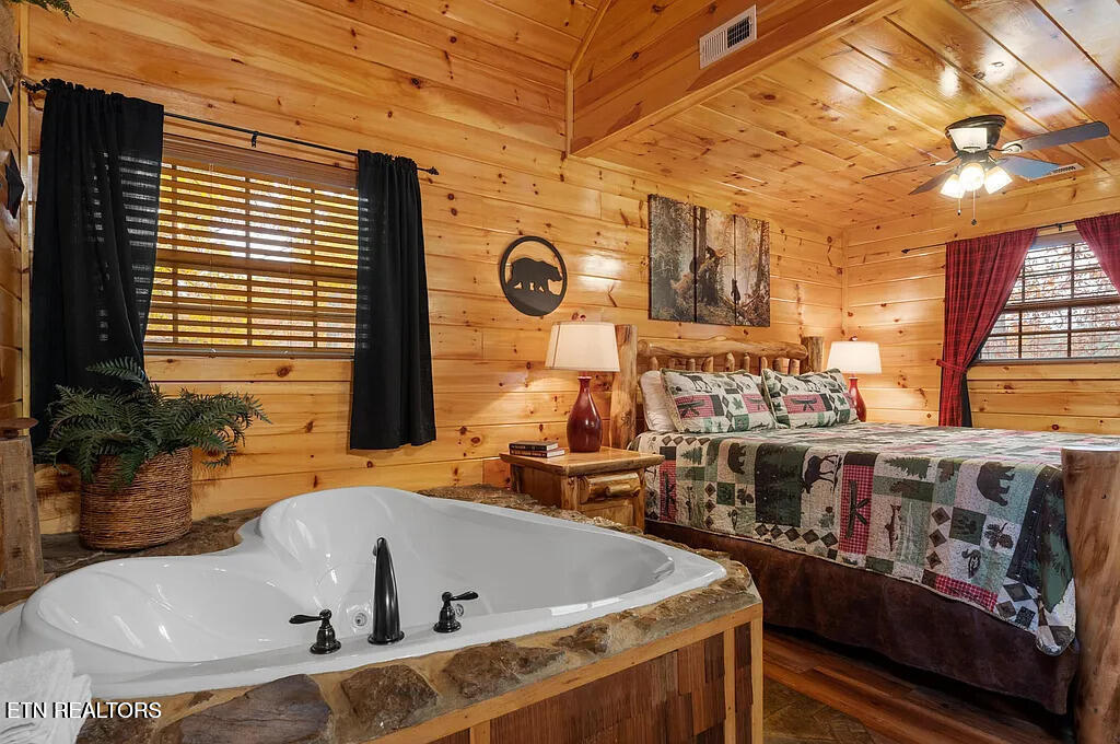 1930 Kinfolks Ridge Way Pigeon Forge, TN 37876 - Photo 13 of 24 Tub