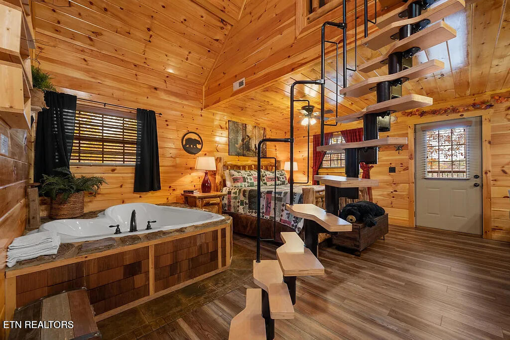 1930 Kinfolks Ridge Way Pigeon Forge, TN 37876 - Photo 14 of 24 Stairs