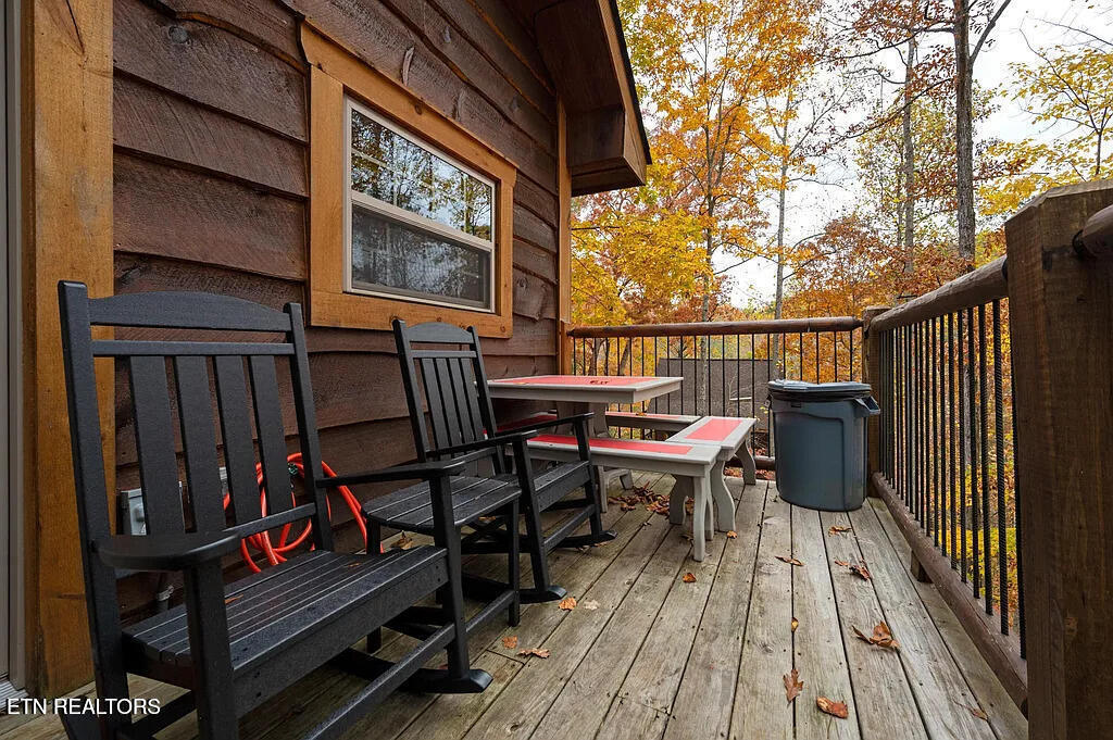 1930 Kinfolks Ridge Way Pigeon Forge, TN 37876 - Photo 22 of 24 Deck