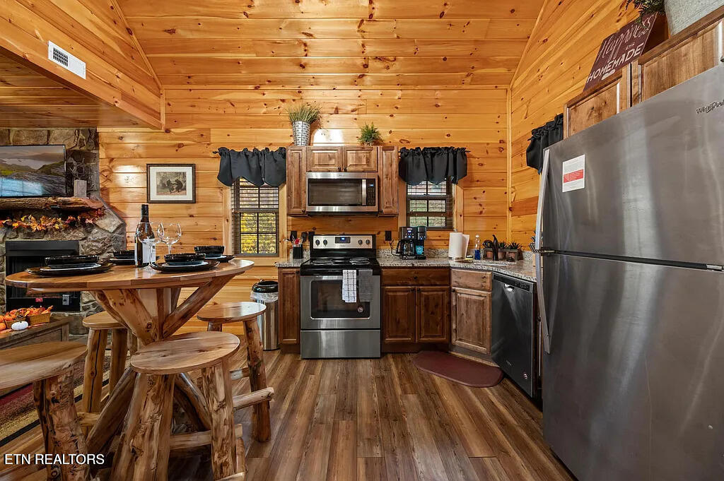 1930 Kinfolks Ridge Way Pigeon Forge, TN 37876 - Photo 4 of 24 Kitchen