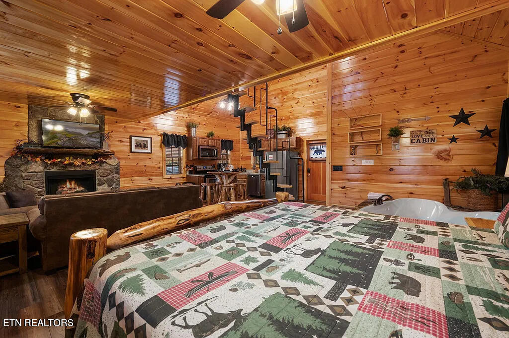 1930 Kinfolks Ridge Way Pigeon Forge, TN 37876 - Photo 10 of 24 Living