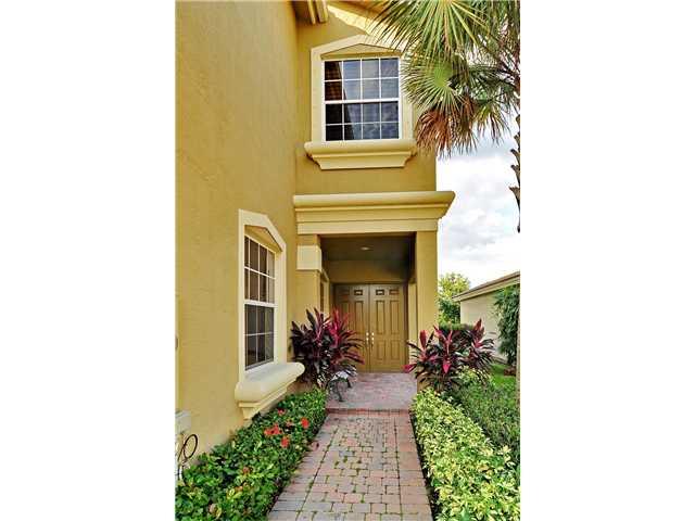 3152 Southwest Porpoise Circle Stuart, FL 34997 - Photo 16 of 19 a front view of a house