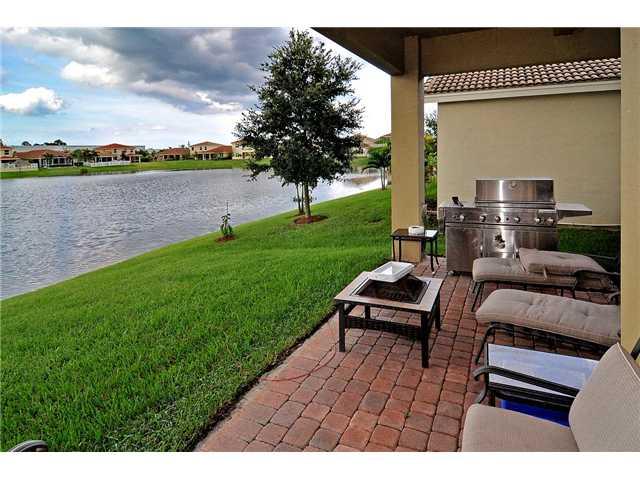 3152 Southwest Porpoise Circle Stuart, FL 34997 - Photo 6 of 19 a view of a couches in the patio next to a yard