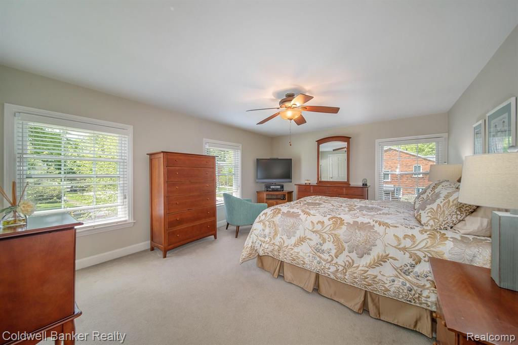 1760 Broadstone Road Grosse Pointe Woods, MI 48236 - Photo 13 of 29