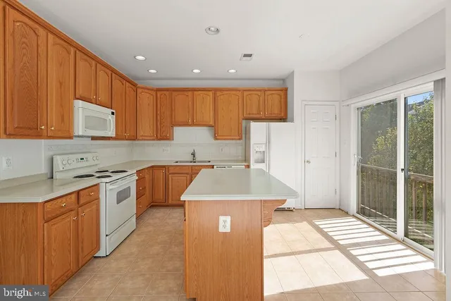 $665,000 | 8256 Shannons Landing Way, Lorton, VA 22079