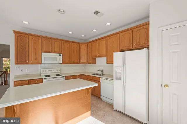 $665,000 | 8256 Shannons Landing Way, Lorton, VA 22079