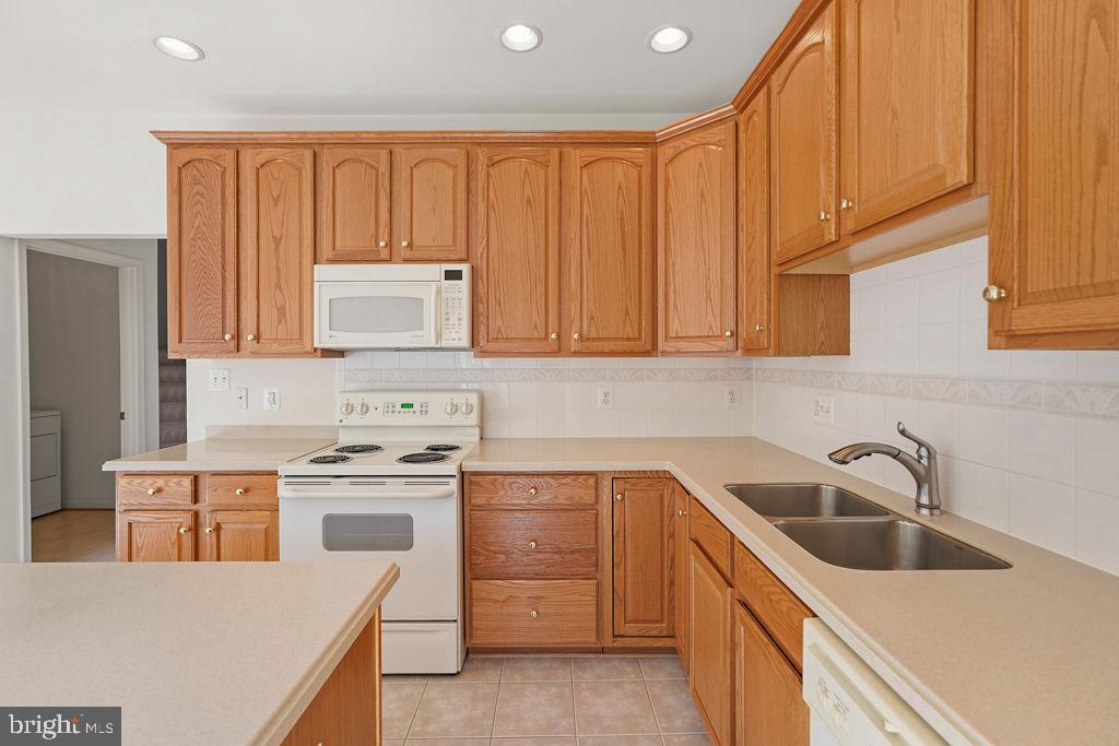 8256 Shannons Landing Way Lorton, VA 22079 - Photo 17 of 46