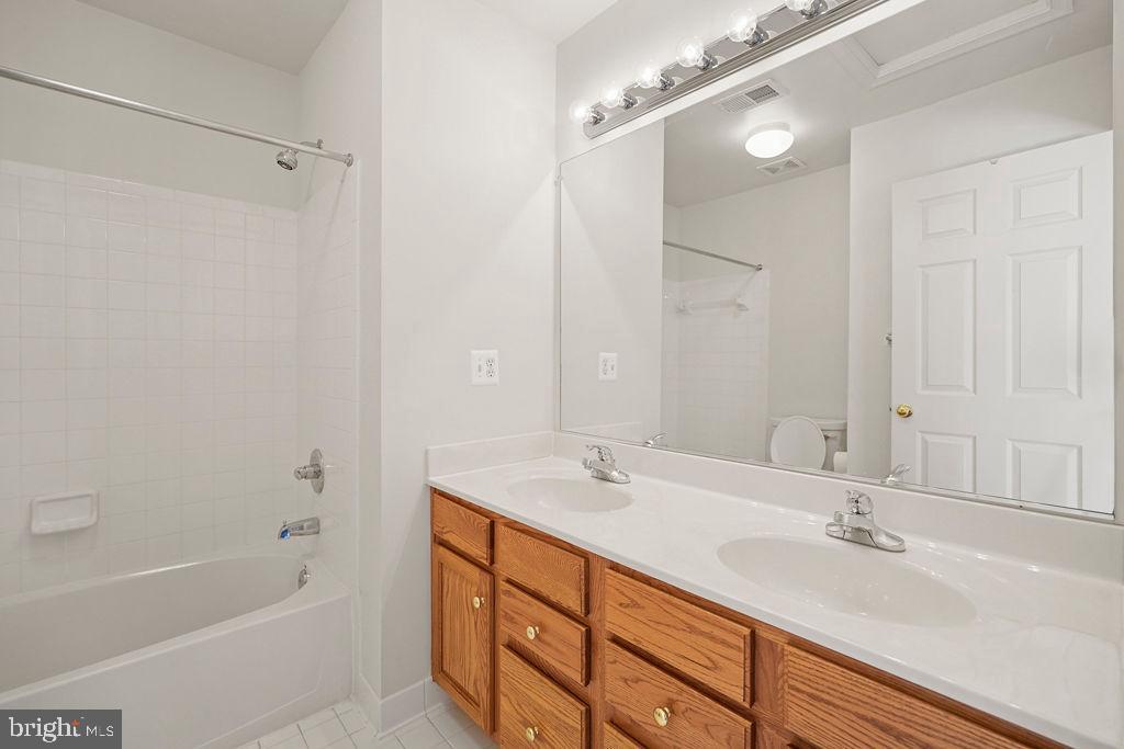 8256 Shannons Landing Way Lorton, VA 22079 - Photo 28 of 46 Hall Bath