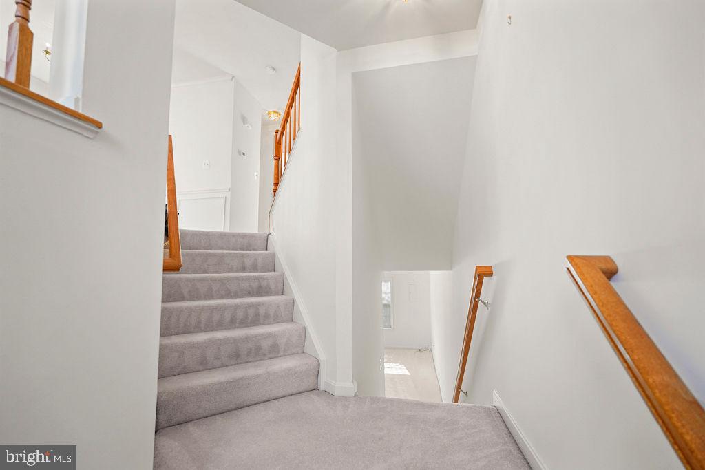 8256 Shannons Landing Way Lorton, VA 22079 - Photo 4 of 46 3 way Landing