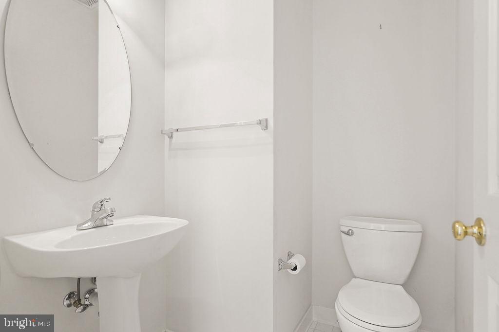 8256 Shannons Landing Way Lorton, VA 22079 - Photo 9 of 46