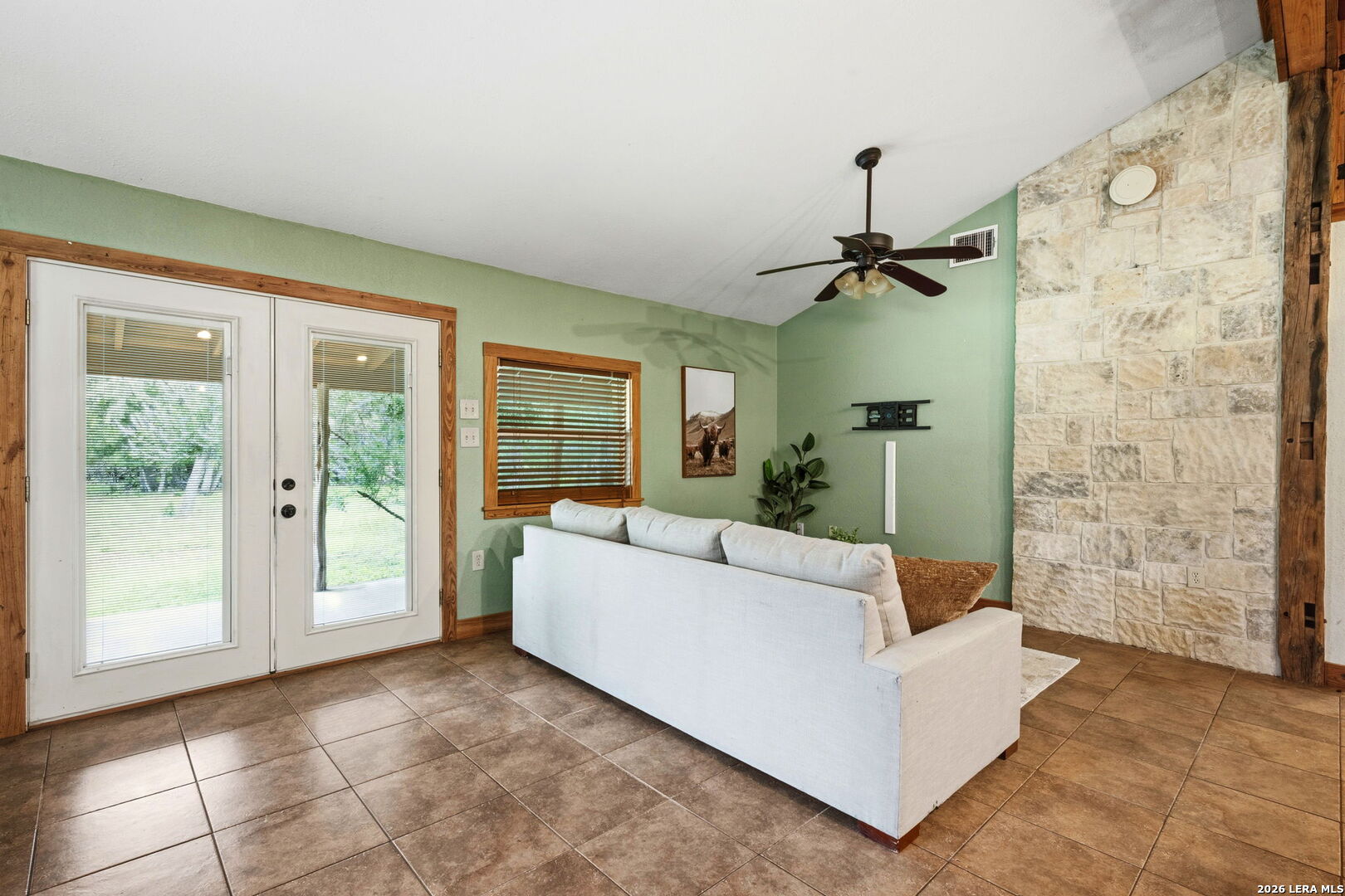 340 Rio Oak Road Pipe Creek, TX 78063 - Photo 14 of 39