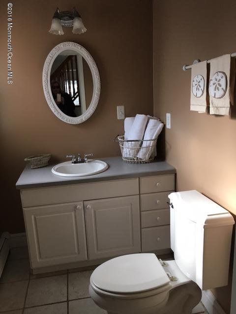 1619 West Maplewood Road Wall, NJ 07719 - Photo 16 of 25 1st fl. bath