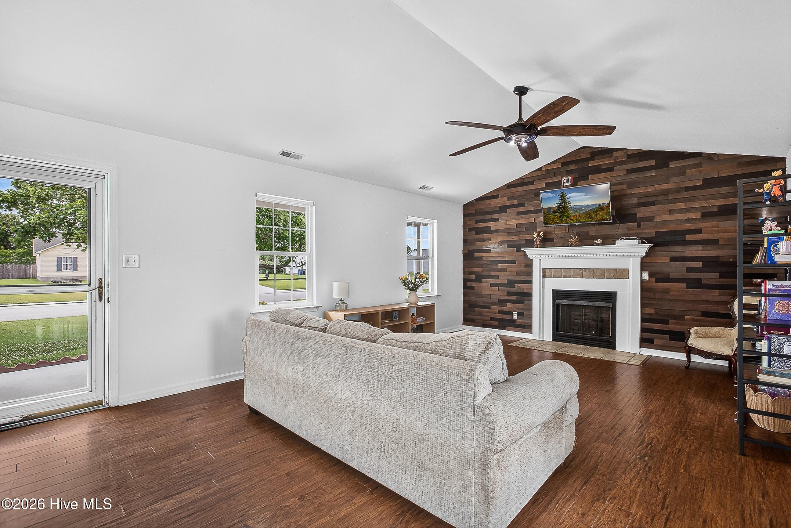 116 Annie Road Richlands, NC 28574 - Photo 6 of 33
