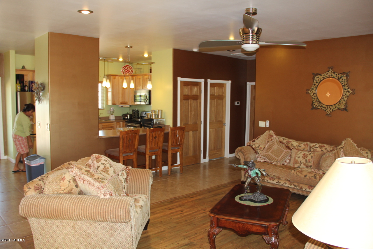 51538 West Ventada Road Maricopa, AZ 85139 - Photo 8 of 24 1636