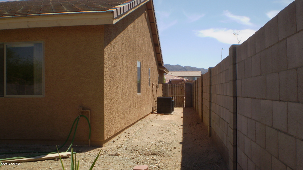 2538 West Maldonado Road Phoenix, AZ 85041 - Photo 15 of 16 side yard