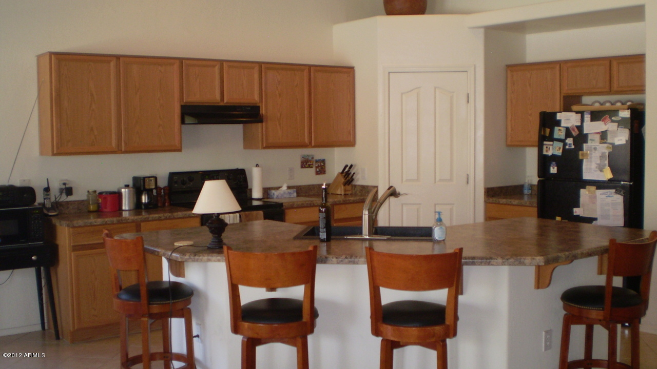 2538 West Maldonado Road Phoenix, AZ 85041 - Photo 2 of 16 kitchen