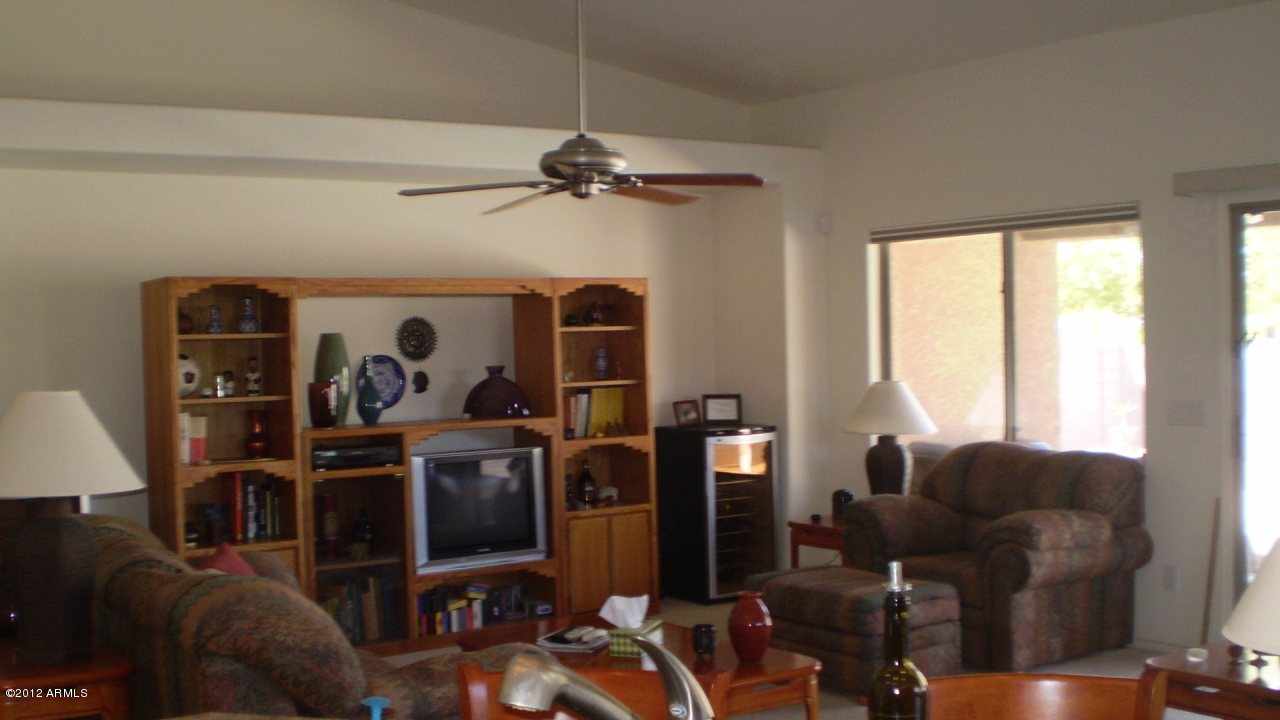 2538 West Maldonado Road Phoenix, AZ 85041 - Photo 4 of 16 Great room1