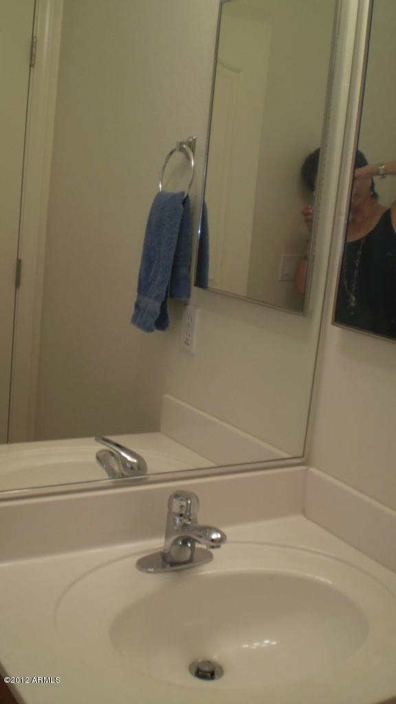 2538 West Maldonado Road Phoenix, AZ 85041 - Photo 10 of 16 half bath