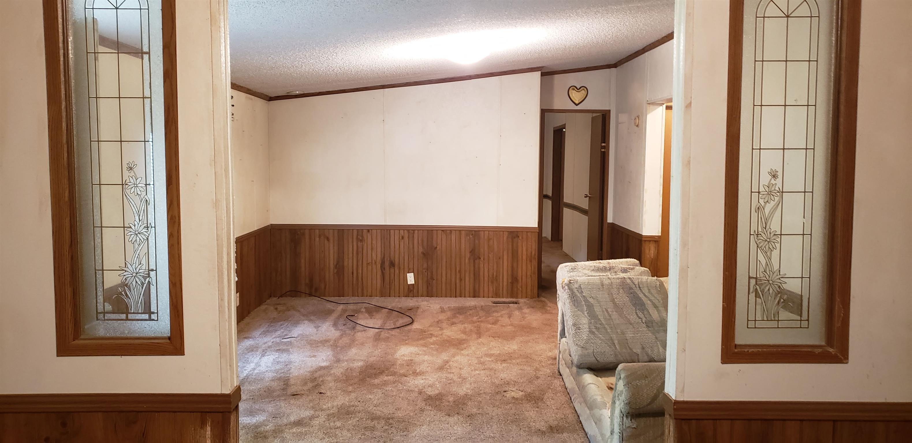 39 Bluff Road St. Joseph, TN 38481 - Photo 3 of 7 Living room