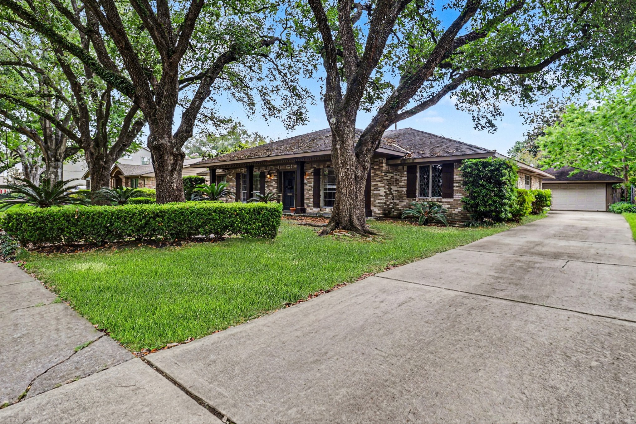 5251 Birdwood Road Houston, TX 77096 - Photo 3 of 35