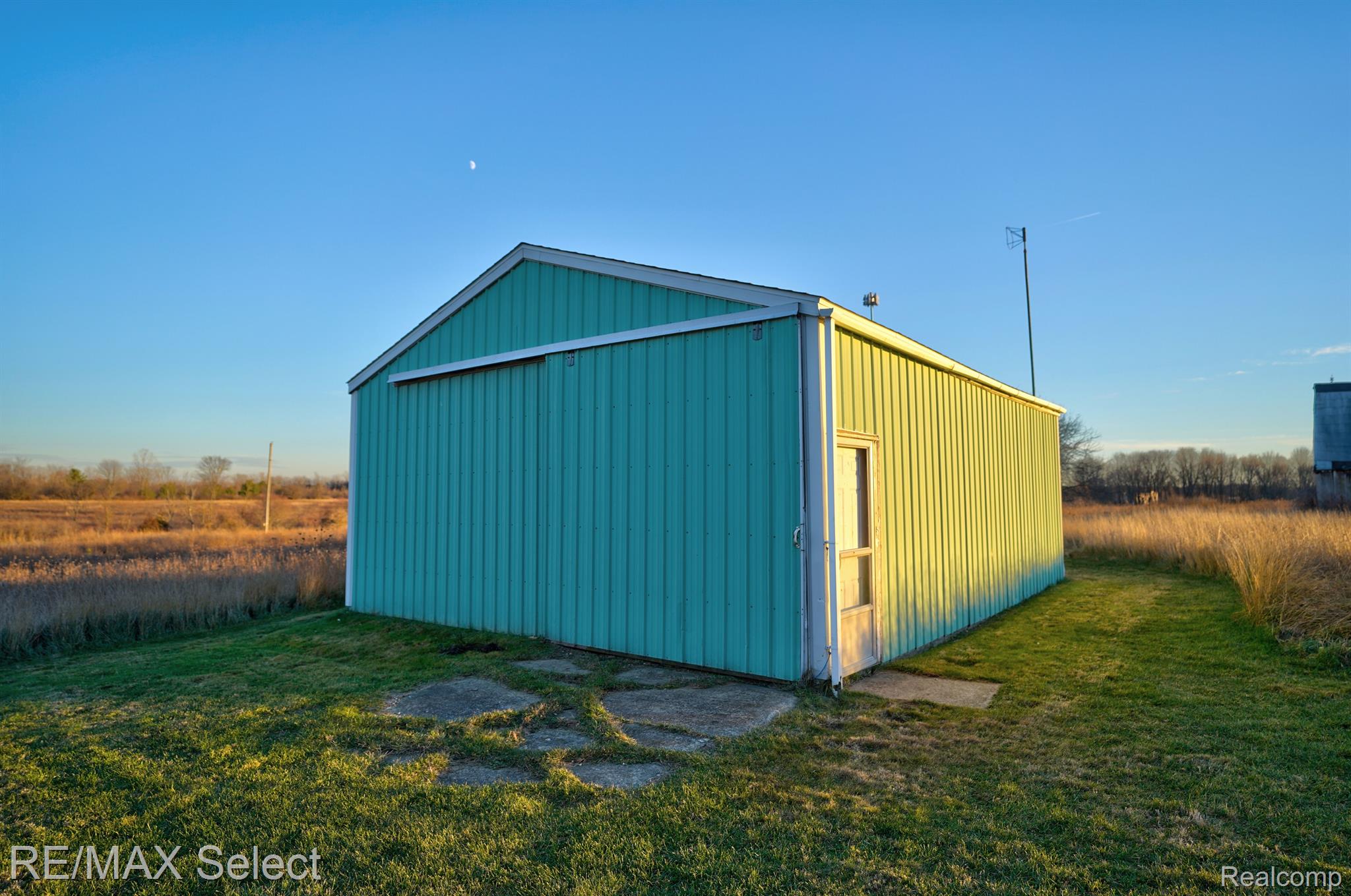 5359 Kelly Road Flint, MI 48504 - Photo 6 of 41 Gallery Image 6