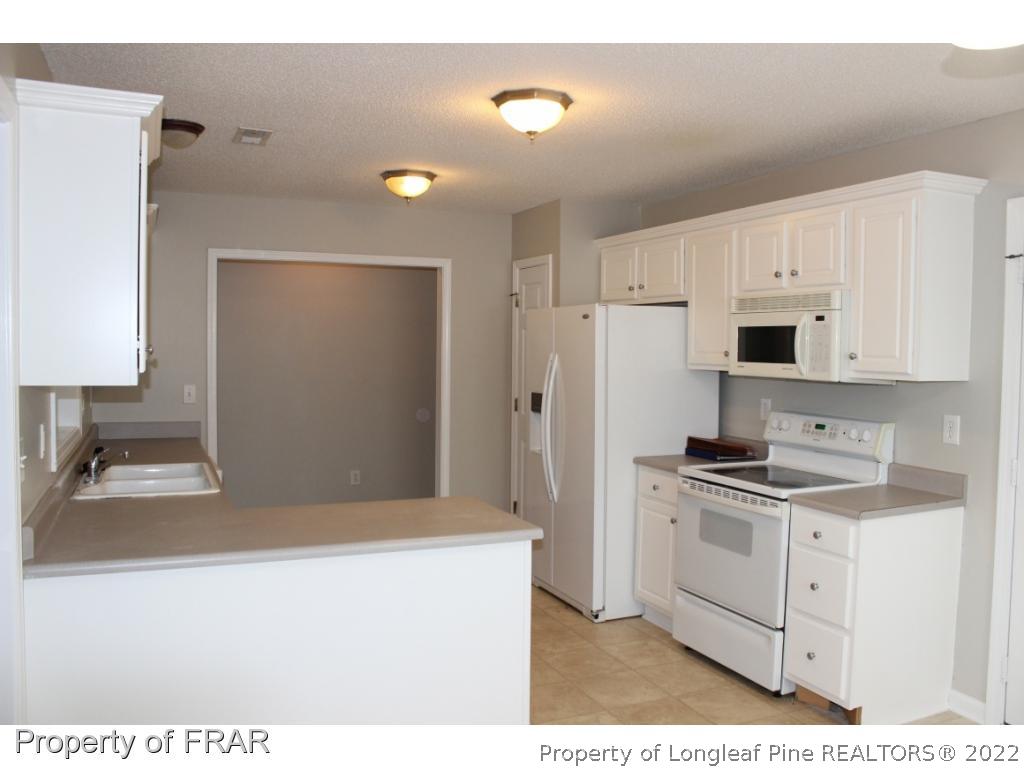 717 Bramblegate Road Hope Mills, NC 28348 - Photo 6 of 26 Gallery Image 6