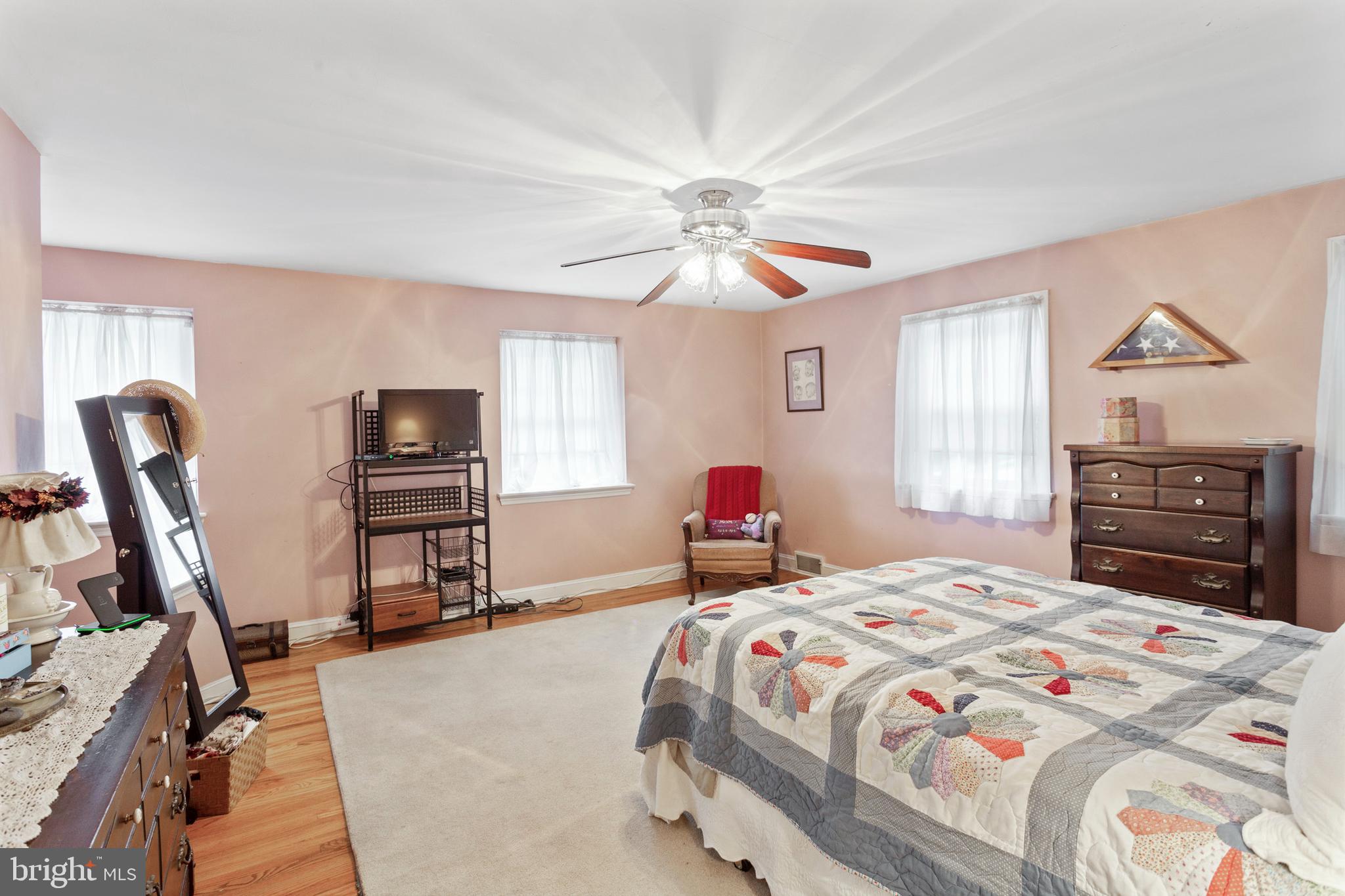 511 Brookfield Road Drexel Hill, PA 19026 - Photo 22 of 37 Main bedroom
