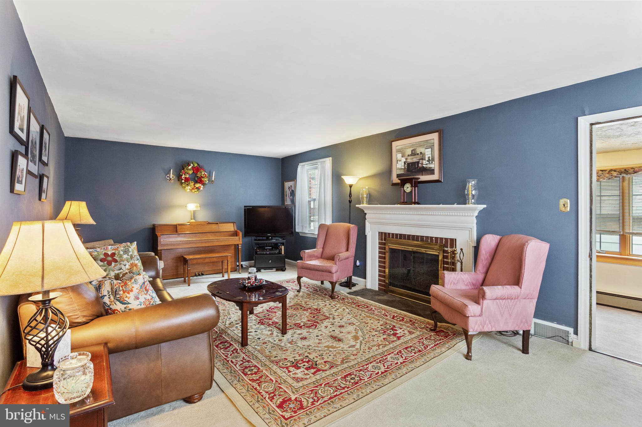 511 Brookfield Road Drexel Hill, PA 19026 - Photo 7 of 37 Living room